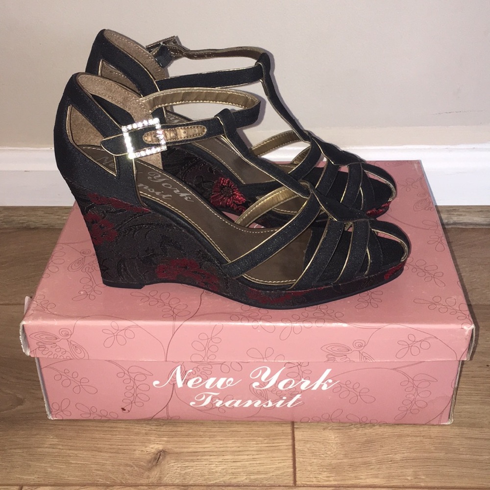 Caged Chinese style buckled wedge heel